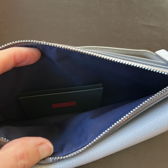 NWT Tumi Belden Cross- body leather bag -SOLD OUT ONLINE - Picture 7 of 12